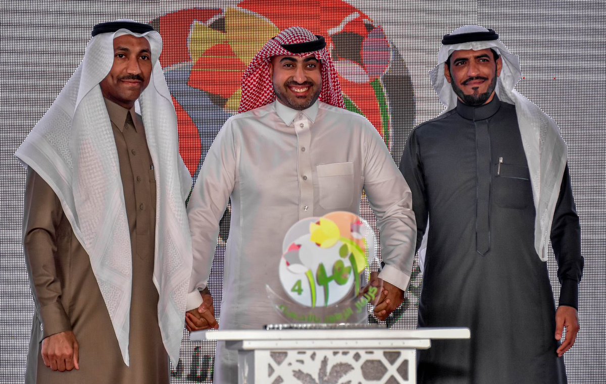 SModhi's tweet image. أشتاق لكرنفال الزهور…
لتلك اللحظة التي يلتقي فيها الفن بالجمهور،
وتتحول المشاركة إلى ذكرى لا تُنسى. 🌸

بعض اللقطات من مشاركتي التي أعتز بها

#صابر_المضحي