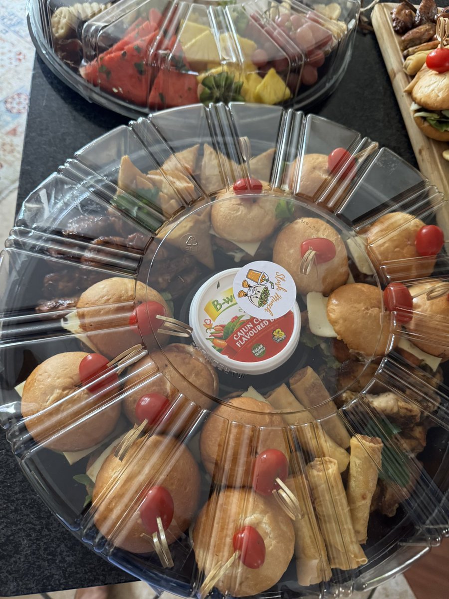 Are you looking for a reliable and world class catering company that can cater for your events, sit ins, small gatherings or even just small meals for yourself? Well look no more
Slush &amp;munch is here to cater after your needs offering you different cuisines

Contact: 0633270233