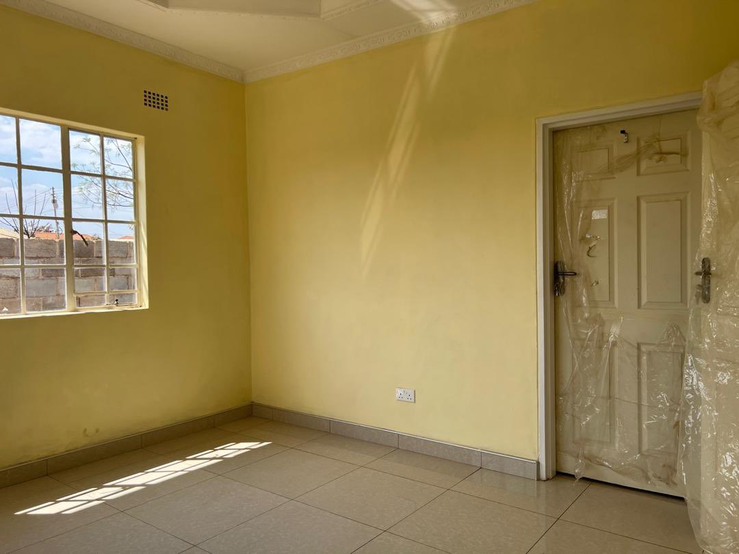 Your next home will be ready from 1 February. House for rent. 4 bedrooms. 👏🏾😁

Rent is MWK 450,000 per month, with three months’ advance payment.

Lilongwe, Area 49. New Shire. Please RT. 🙏🏾