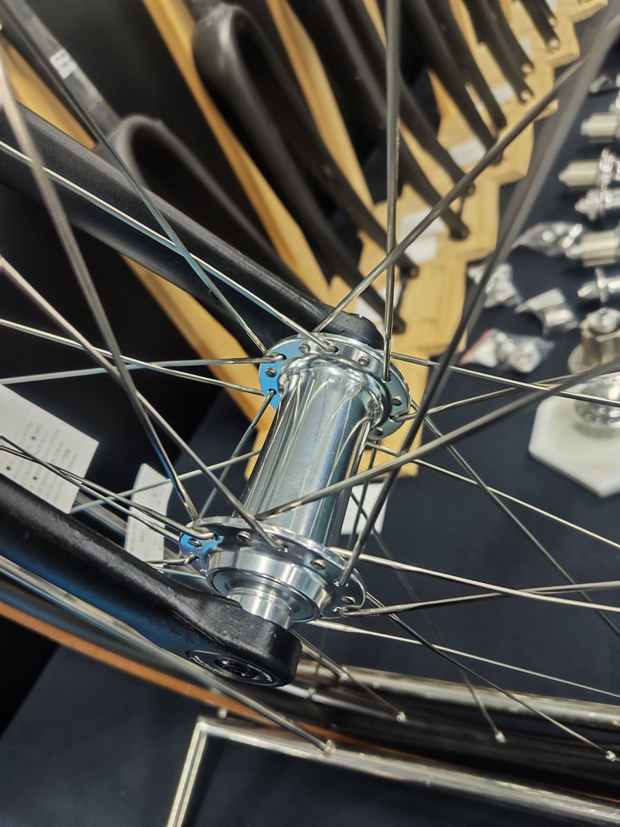 東京サンエスのリムブレーキ用スルーアクスルハブ、いいなあ…