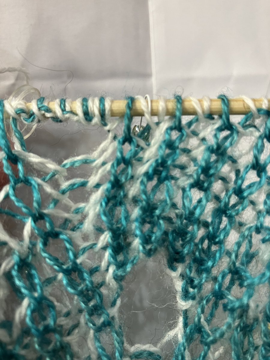 eda00's tweet image. 久しぶりにブリオッシュのアイレット編むと、色々忘れてる…

この編み方、写真で解説されてるんだけど、別のページを見てねなんだよね