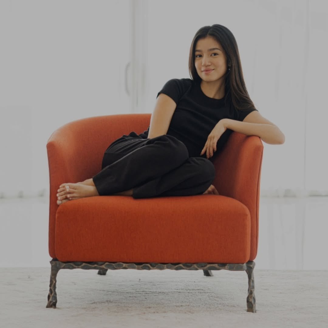 tell me why this is screaming author photo! 

belle mariano, you need to publish a book someday 🥹