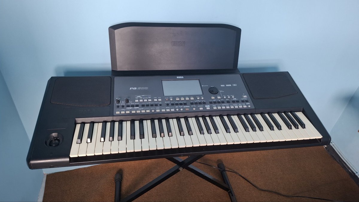 dwiariyant1y's tweet photo. Keyboard Korg Pa 600 V2 Indonesian Version

- Kondisi Normal (hanya speaker kanan suaranya gresek dikit)
- Body Mulus 85% (sesuai foto)
- Tuts normal semua
- lcd normal

Kelengkapan; https://t.co/p9sIAdRhkz