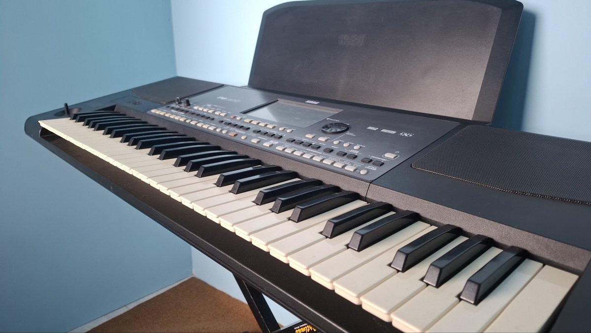 dwiariyant1y's tweet photo. Keyboard Korg Pa 600 V2 Indonesian Version

- Kondisi Normal (hanya speaker kanan suaranya gresek dikit)
- Body Mulus 85% (sesuai foto)
- Tuts normal semua
- lcd normal

Kelengkapan; https://t.co/p9sIAdRhkz