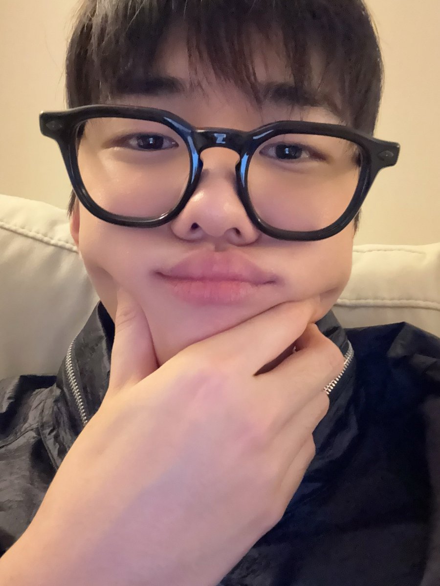 재찬이 니가하는거에 별로가 어딧어
우리는 편식? ㄴㄴ 먹씹뜯하고
꺼억하면 되는것임

ㄸ ㅑ .. 🤍