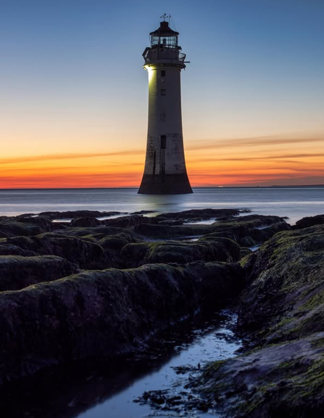 LiverpoolTIC's tweet image. Winter walk idea: New Brighton promenade 🌊

Great views + cosy cafés... 👣 ☕ 

📸 @stevesamosa 
👉 visitwirral.com 
.
#WinterWalks #Wirral #VisitWirral #LiverpoolTourist