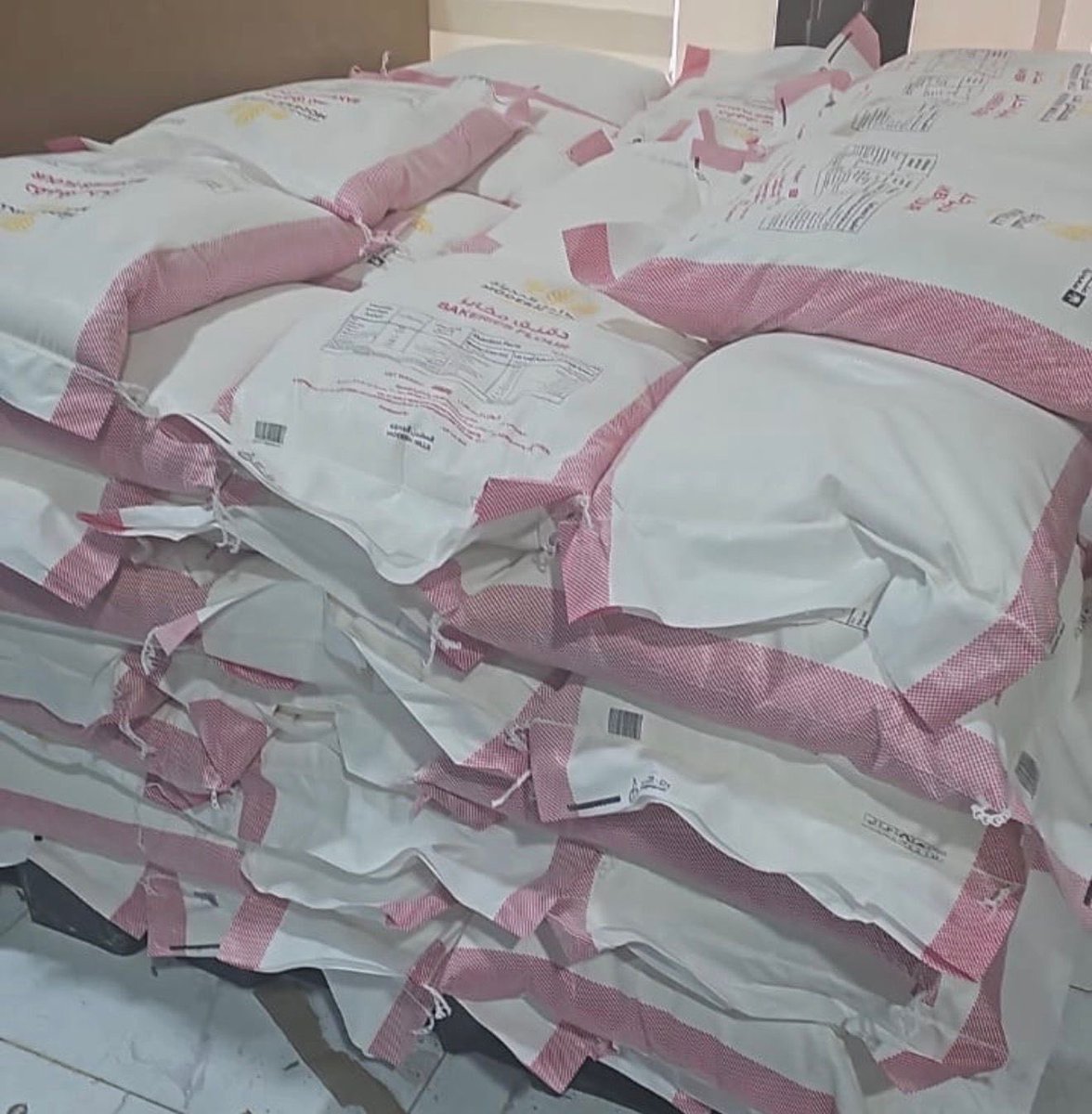 🕊️ شكر وعرفان 🕊️
تتقدم جمعية البر الخيرية بصبيا بجزيل الشكر والامتنان لشركاء الخير:
✨ مؤسسة إضفاء الخير الوقفية ✨
على تبرعهم الكريم والمبارك بـ:
📦 200 كيس دقيق (المطاحن الحديثة - 10 كيلو - صناعة سعودية )
نسأل الله أن يبارك في جهودهم، وأن يكتب أجرهم، ويجعل هذا العطاء رفعةً لهم