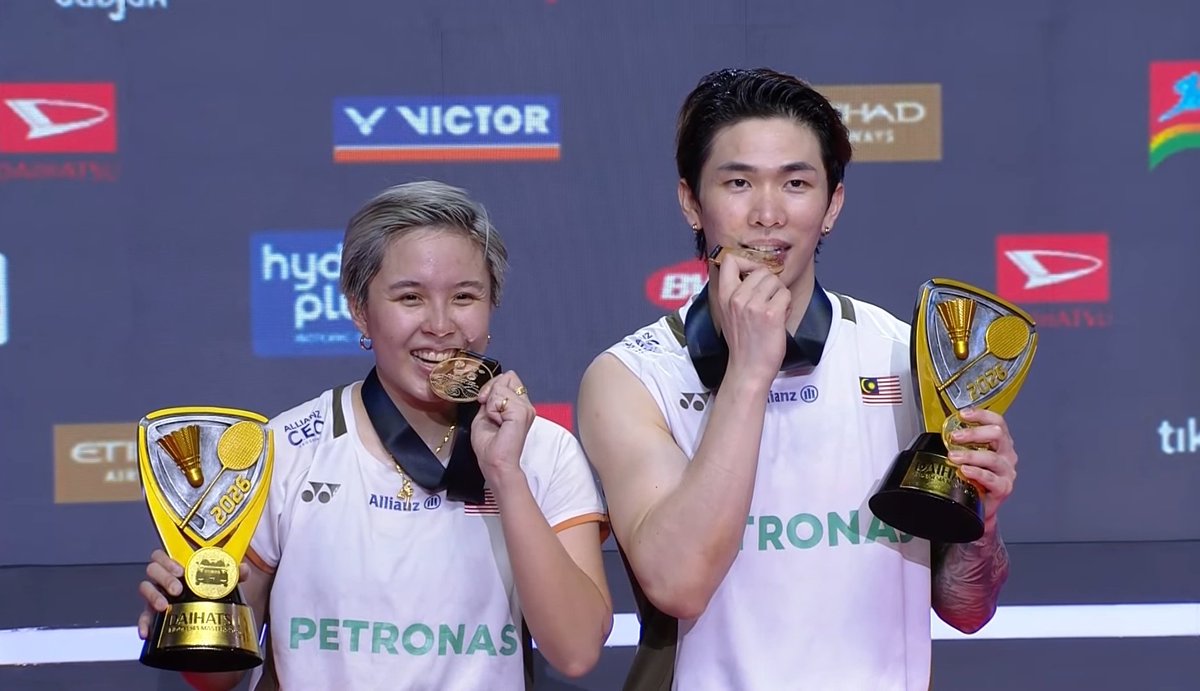 theone_xyz's tweet photo. • Mixed Doubles 🏸 •

🥇🇲🇾
Chen Tang Jie & Toh Ee Wei 

🥈🇩🇰
Mathias Christiansen & Alexandra Bøje

Such a wonderful & powerful comeback from the world champions 🫡. First title of the year ✅. More to come, rest well now Chentoh ✨

Congrats to the medalists 🎊

#IndonesiaMasters2026