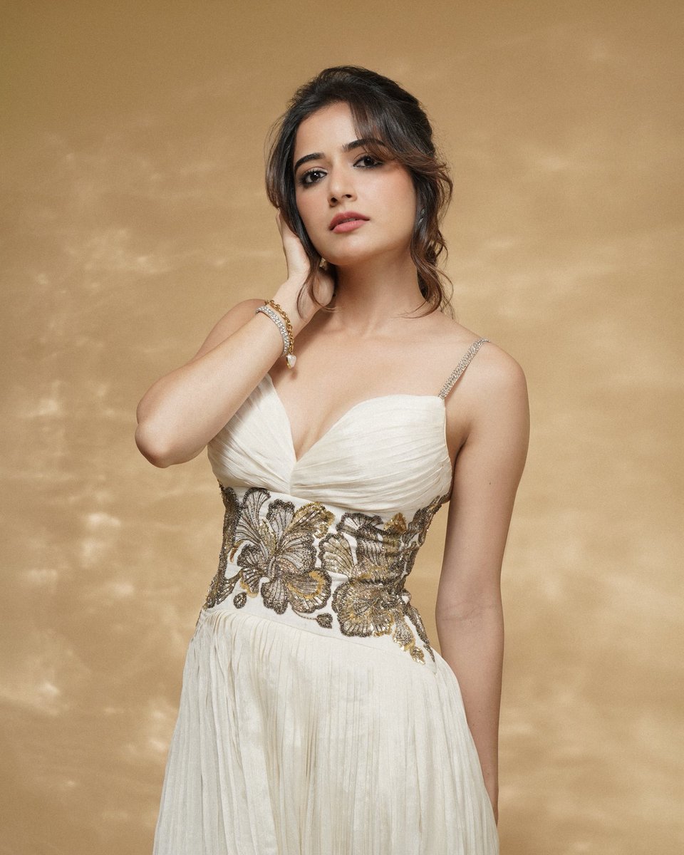 AshikaRanganath's tweet photo. 🤍✨🥳 https://t.co/WNIKpY0RZA