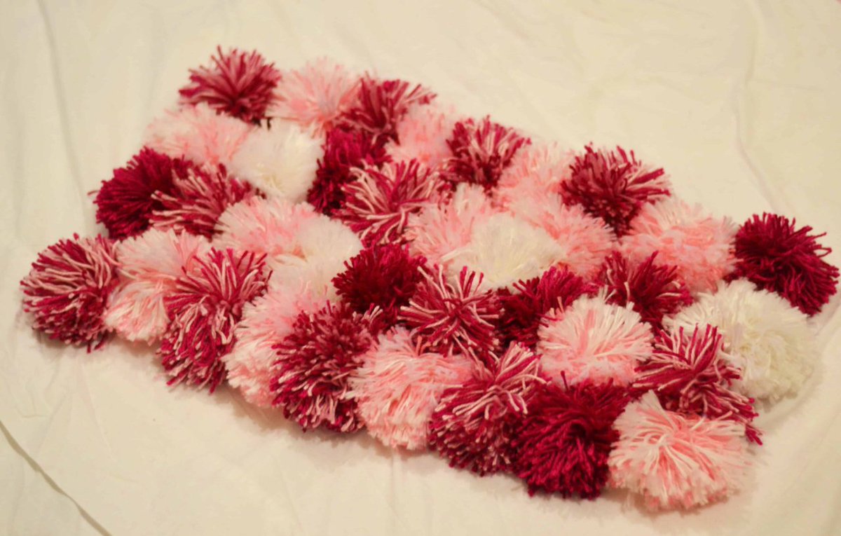 SimplifyCreate's tweet image. Create your own colourful room decor with this DIY pom pom rug tutorial. simplifycreateinspire.com/simple-pom-pom…