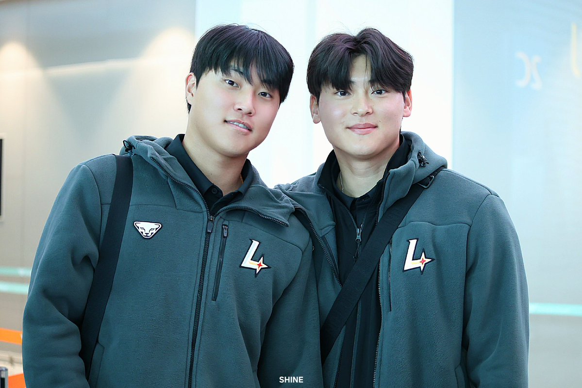 몸 건강히 잘 다녀와요👋🏻👋🏻

260125 스캠 출국 
#SSG랜더스 #박지환 #조병현