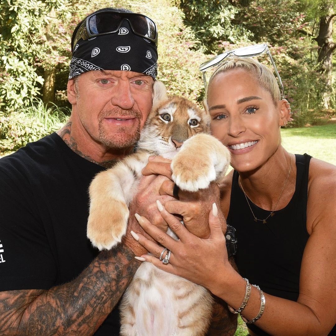 Chupacabra_01's tweet image. 🎂Happy Birthday to Michelle McCool! @McCoolMichelleL #LayCool #WWE #MichelleMcCool #WWEHOF #NXT #ECW #NWA #WCW #TNA #ROH #AEW #MLW #LuchaLibreAAA #CMLL #NJPW #ProWrestlingNoah #AJPW