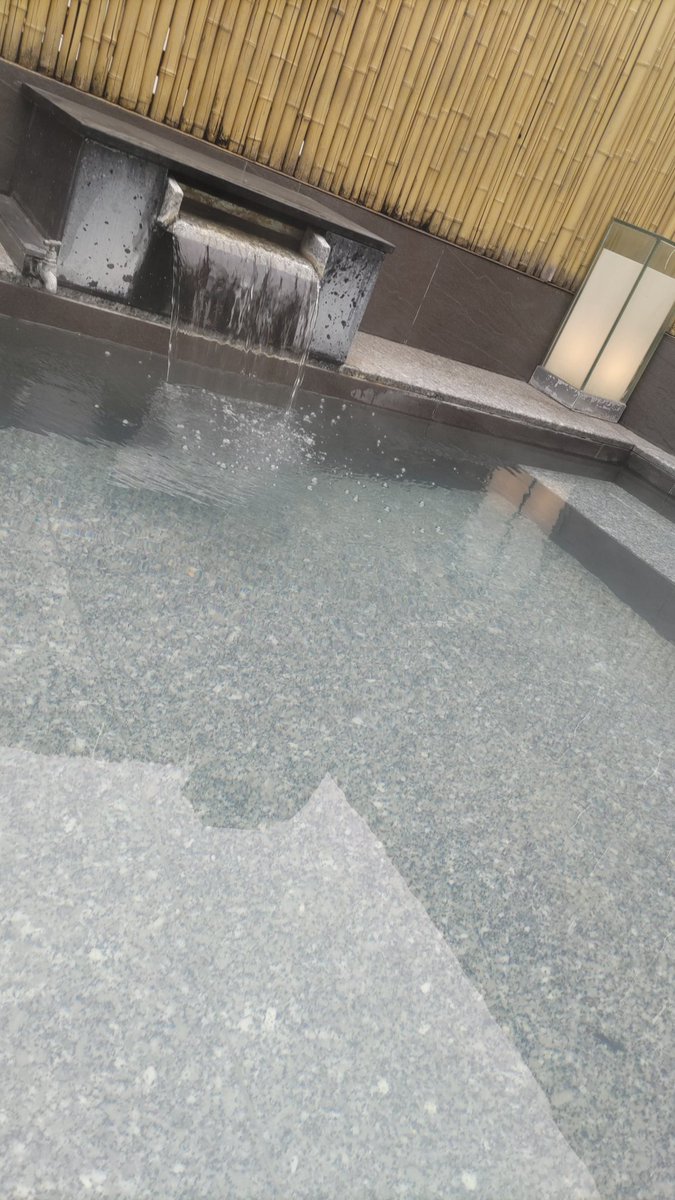 Mune58169412's tweet photo. 今日は寒空の中、東屋ホテルのキンマー店でスッキリ😊
熱々風呂とキンキン水風呂
外気浴ベンチでゴロリで日本と変わらない気持ちよさ🤤
空いててよかった711って感じです��
助かる〜 https://t.co/oTvrtGl3mD