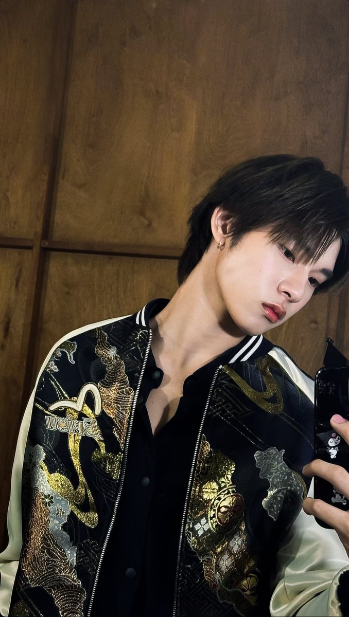 ZYNETIAQ's tweet image. "เทียบ้าปะ ไม่รักก็บอกดิว่าไม่แต่ง"

"ก็เพราะรักไงถึงจะแต่ง"

"ถามเธมยัง เธมไม่ได้รักเทีย"

"แล้ว?"

"ไม่รักก็ไม่อยากแต่งไง"

"ถ้าคิดว่าขัดใจแปะเหลินได้ก็ลองดู"

"อย่าเอาพ่อเธมมาขู่"

"ครอบครัวเธมได้กอบกู้ธุระคืน ส่วนเทียได้ตัวเธม แฟร์ดีออก"

"ก็คนมันไม่รักจะให้อยู่ด้วยยังไง"…