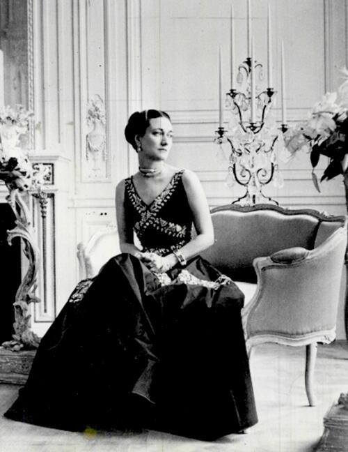 VintageLagoon's tweet image. From the late 1930s
An evening gown by Mainbocher, worn by Wallis Simpson — timeless, tailored, and quietly dramatic.
#FashionArchive #VintageFashion #StyleHistory