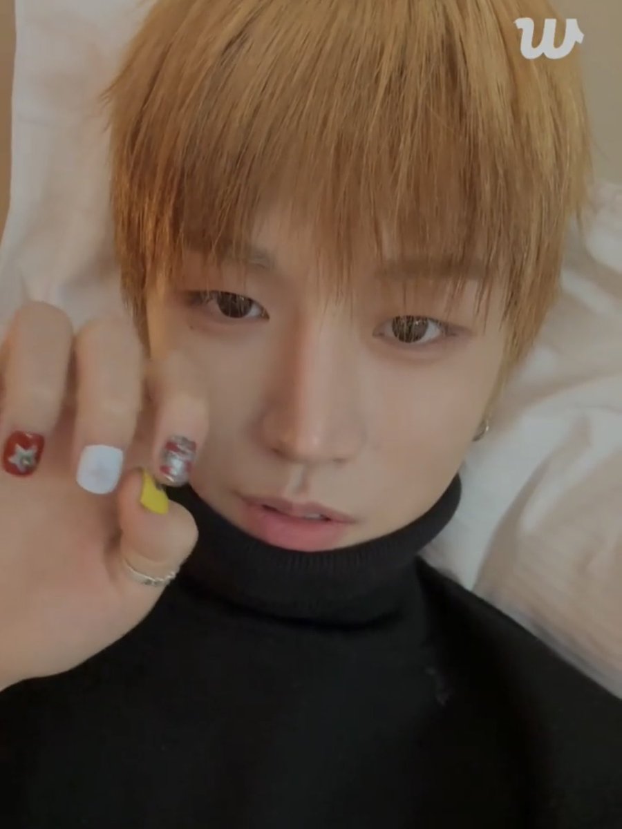 wave_rew's tweet image. 손톱 보여주는 링냥이🐱