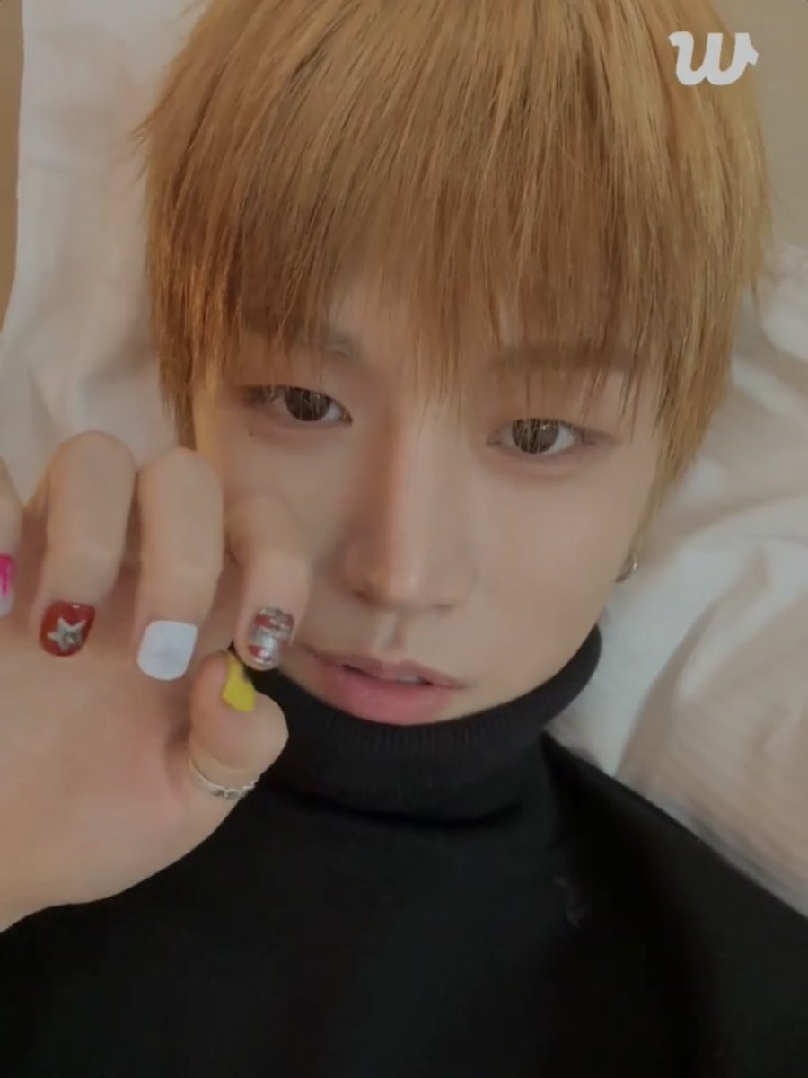 wave_rew's tweet image. 손톱 보여주는 링냥이🐱