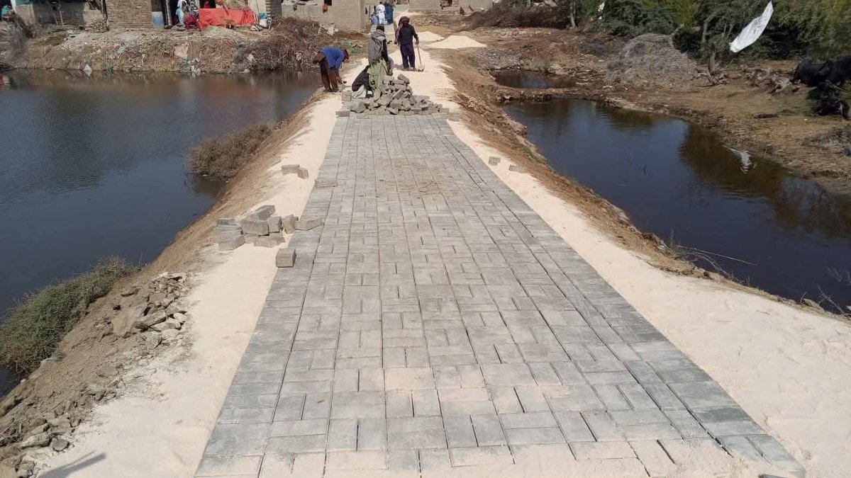 JavedAliShoro1's tweet photo. 25.01.2026
With Efforts of the Minister Irrigation and P&amp;D Mr.#Jam_Khan #Shoro Sb Mayor Hyderabad Mr.@KashifShoroPPP  Sb &amp; His Youngest Brother Mr Bilal_Khan Shoro Sb Paver Block Work is Progress at Village Gul Muhammad Shoro UC-160 TMC Qasimabad PS 60 Hyderabad
@bilalshoro376 https://t.co/huqFaQfyh1