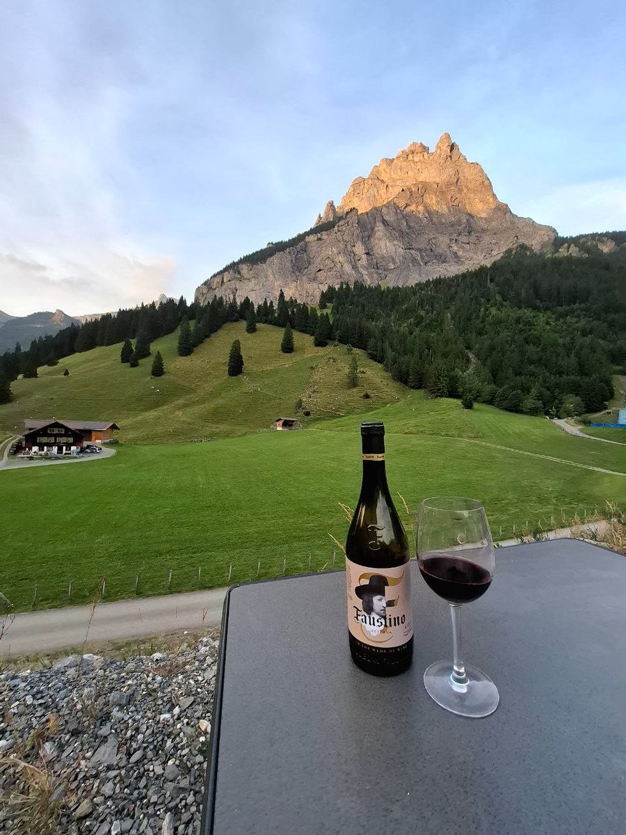 DeloSum10's tweet photo. Relax and enjoy the view https://t.co/NNNomFfB4s