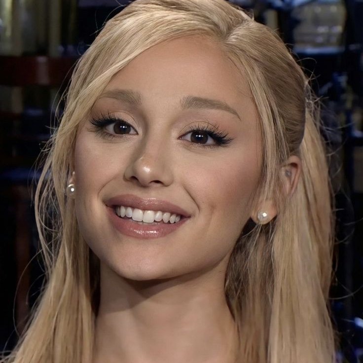 AcervoCharts's tweet image. Ariana Grande e Olivia Rodrigo se posicionaram publicamente pelo fim do ICE, agência responsável pela detenção e deportação de imigrantes nos EUA.