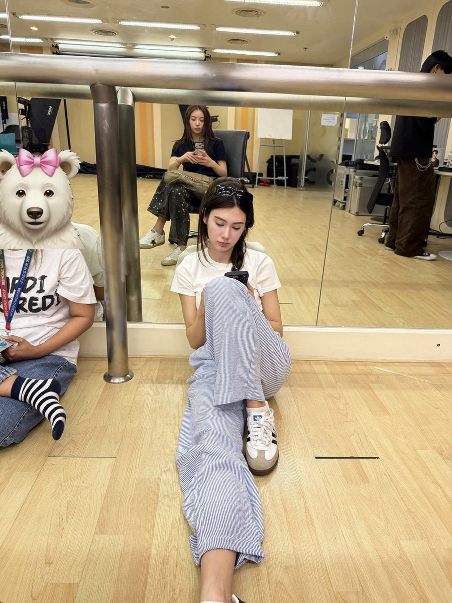 Happy sunday🌈บิดสะโพกให้หลุดโลกไปเล้ยยยย