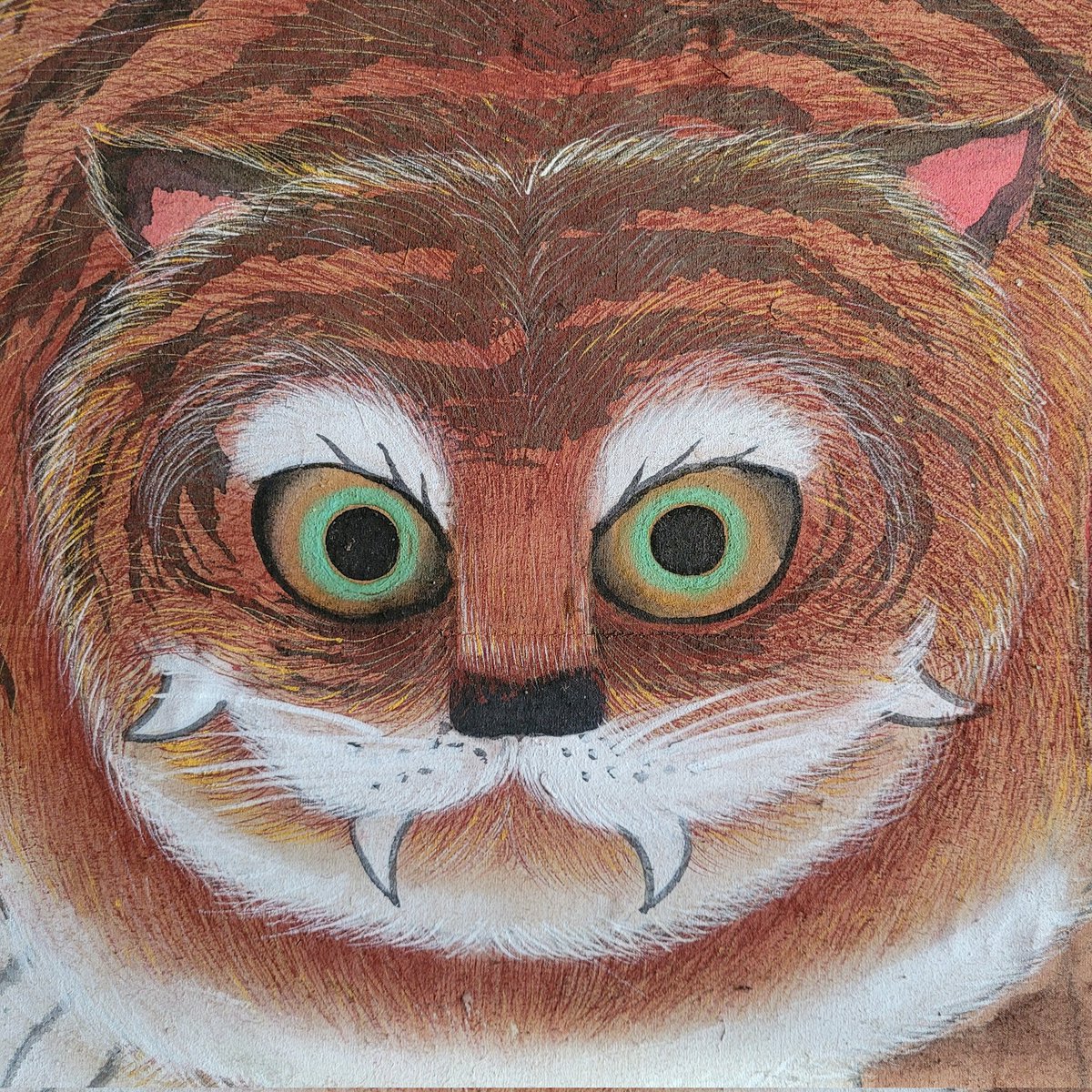 kala_agaru's tweet image. 오늘 간 절에서 본 산신탱 호랑이...
니가 무슨 산을 지킨다고...그냥 아랫목에서 식빵이나 구워 ㅠㅠ