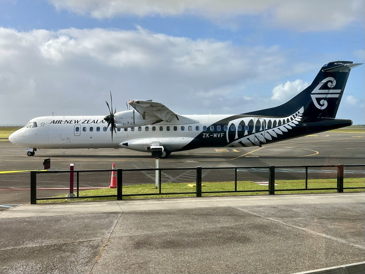 TodaysFlight's tweet image. Time to slowly work my way back to Europe. 
The short flight from #NPL to #AKL comes with a window seat and a free snack. Probably the last daylight flight till I arrive back home in 63 hours. Yes, 63 hours. By choice. 
#avgeek #NZ5050 #AirNewZealand #aviation