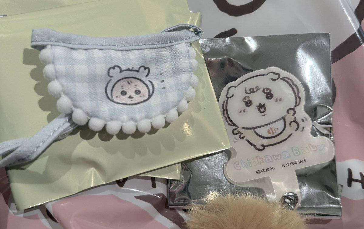 _chi_nbc's tweet photo. 【交換】ちいかわ chiikawa ベビー baby トレーディング ミニ よだれかけ

譲】よだれかけ　カニちゃん
（2点ございます）
フォンタブ　シーサー

求】よだれかけ　ちいかわ
フォンタブ　古本屋orラッコ

本日ソラマチにてお手渡し
後日郵送可能

検索からもお気軽にお声掛けください🙇🏼‍♀️ https://t.co/SXaddMMDxn