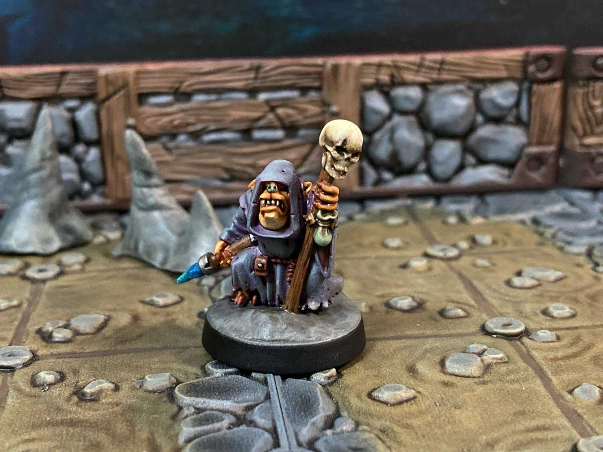 kisimitu1230's tweet image. デザインが大好きなのでおかわりで購入した、ハーミットインのコボルドの長老＆近衛を再び塗りました。
旧シタデルのバリエーションに思いを馳せつつ、ちょっとした装備の変更と色変えで仕上げてみました。
近衛は次の週末までお預けですね😞
#dnd #dndj #ミニチュアペイント #メタルペイント
