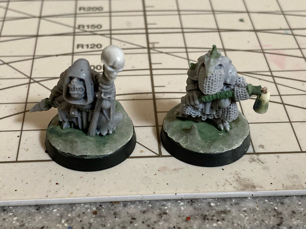 kisimitu1230's tweet image. デザインが大好きなのでおかわりで購入した、ハーミットインのコボルドの長老＆近衛を再び塗りました。
旧シタデルのバリエーションに思いを馳せつつ、ちょっとした装備の変更と色変えで仕上げてみました。
近衛は次の週末までお預けですね😞
#dnd #dndj #ミニチュアペイント #メタルペイント