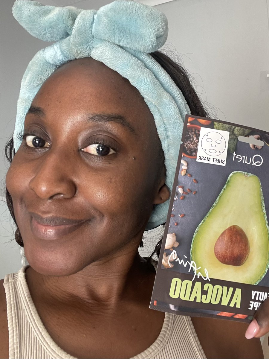 mstinan's tweet image. Self care Sunday 🧖🏽‍♀️ This Quret Beauty Recipe Mask contains avocado extract which gives rich moisture to dry skin and hyaluronic acid which helps promote the skins vitality and so much more. Suitable for all skin types. 

#facemask #quret #avocadolifting