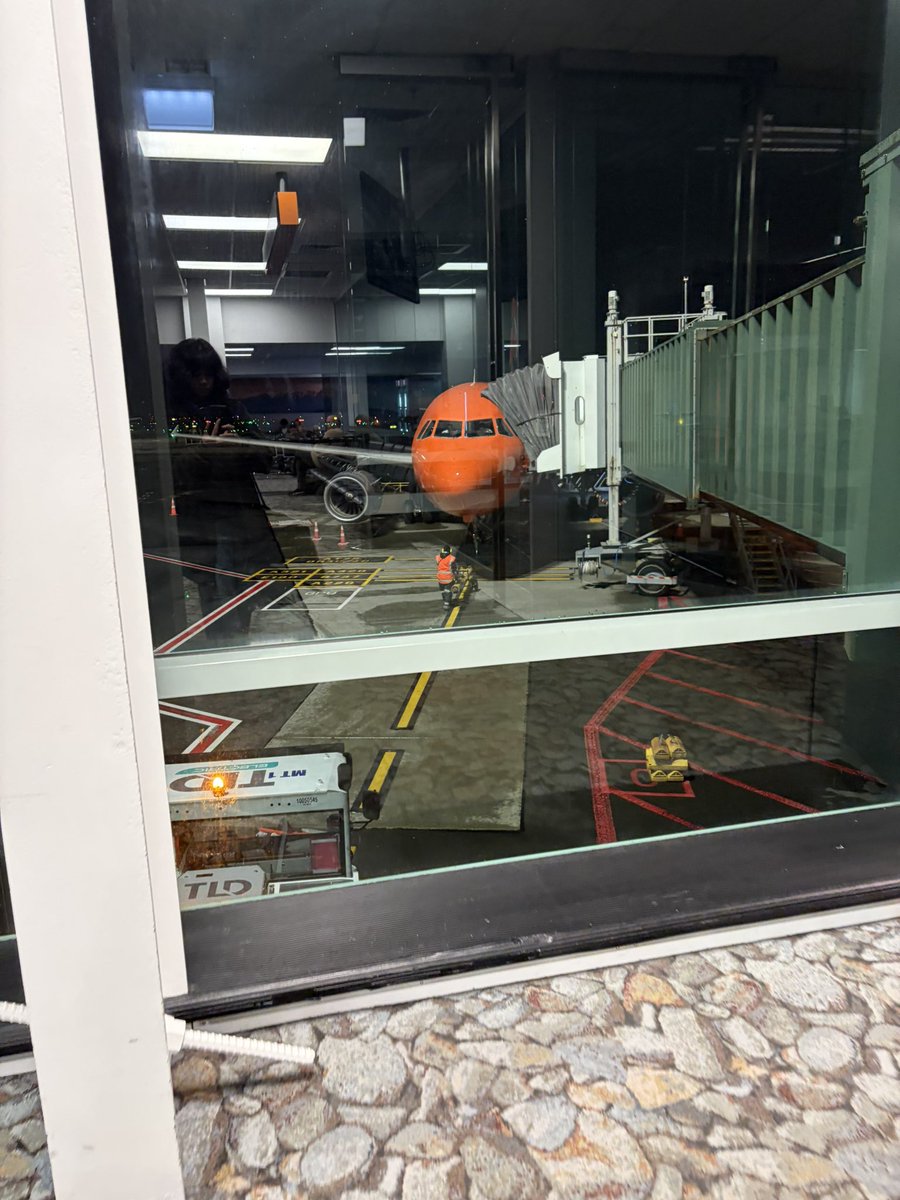 kyl3df's tweet photo. going on the marty supreme plane https://t.co/BXFwnWT4Gd