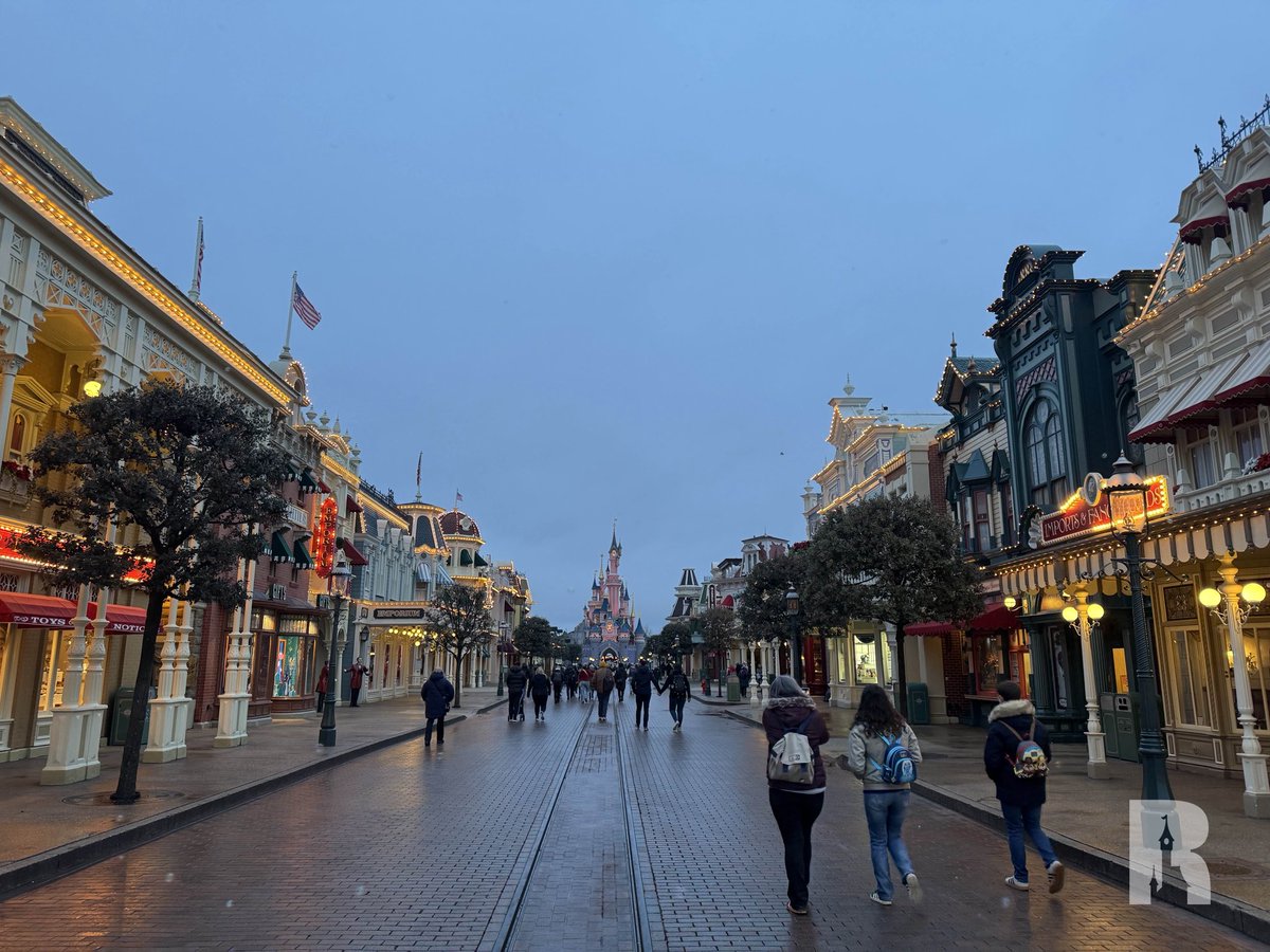 ✨ Sunday on Main Street USA!