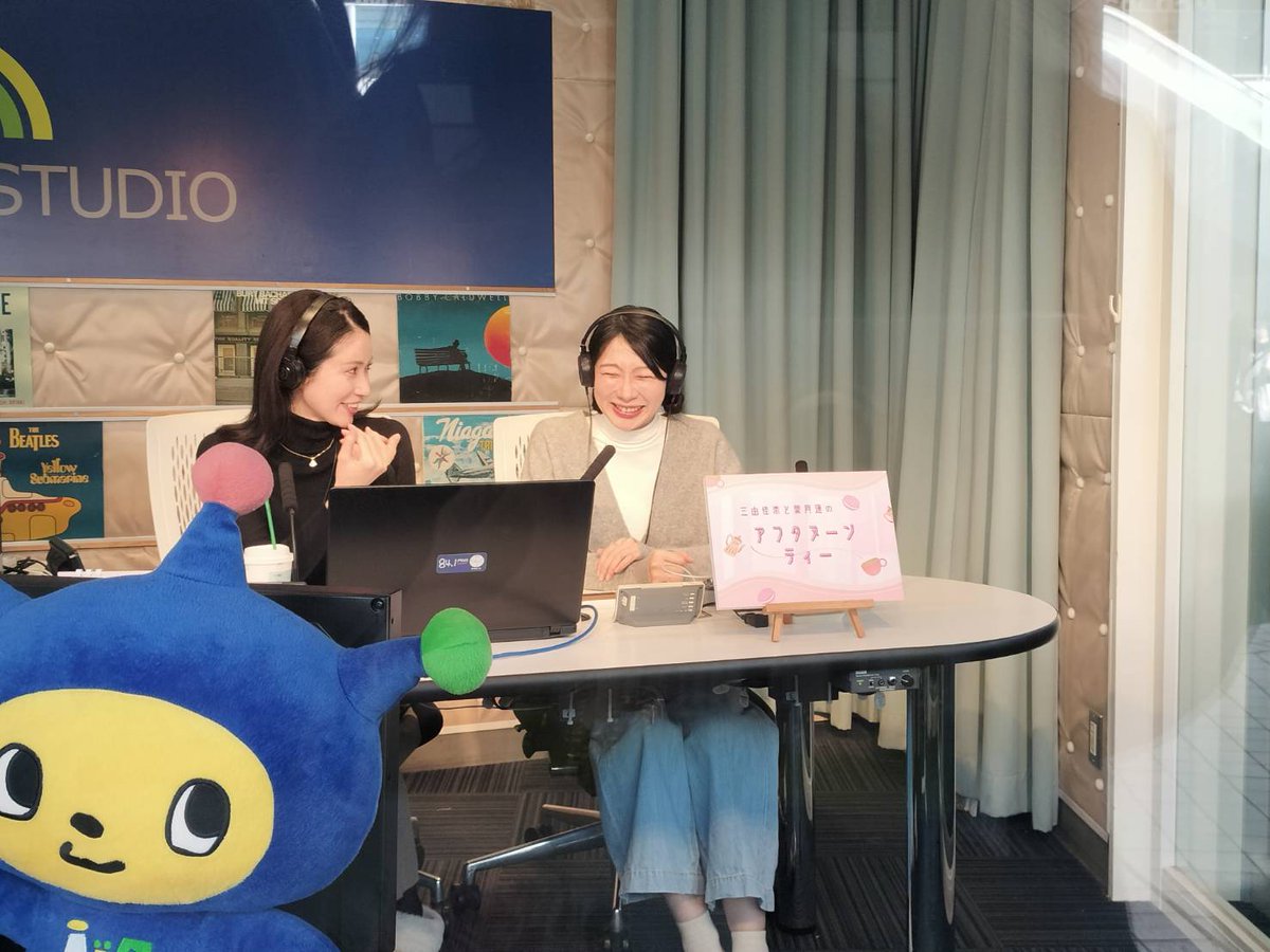 BabybooTalent's tweet photo. 本日も「三由佳奈と葉月蓮のアフタヌーンティー」「石黒エレナと美葵さや加のフライデーナイト〜84.1バージョン〜」「Sunday5」「浜田翔子と優紀加のママさん向け情報コミュニティ番組　ままるん♪」の4番組のご視聴ありがとうございました🙇
来月の放送もお楽しみに✨

4番組のオフショットです！ https://t.co/quHN4Qsgaa