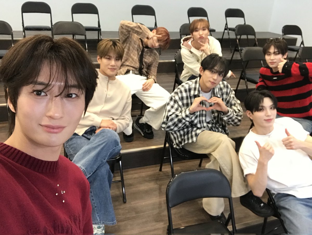 DKB_BRAVE's tweet image. [📷]

BB와 함께한 매 순간이 행복한 짱크비🖤🤍
행복한 주말 지나고 다음 주도 파이팅(ง •̀_•́)ง✨️
맛있는 저녁 챙겨 먹고 안전귀가하기!!

DKB every moment with BB makes we happy🖤🤍
After a happy weekend, fighting next week (ง •̀_•́) ง✨️
Enjoy your dinner and get home safely!!…