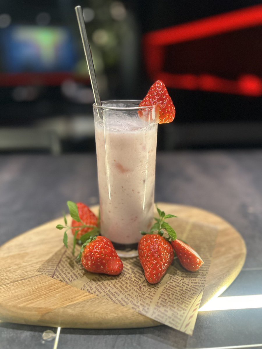 HEAT名古屋栄オープン！
冬限定の生搾りジュース
生苺ミルク人気です(๑>◡<๑)
期間限定のシーシャまだお試しされてない方は是非お試しください♪( ´θ｀)ノ
新しい発見があるかも！
別邸ご予約受け付けております(๑˃̵ᴗ˂̵)
映画観ながらの、シーシャって最高♪