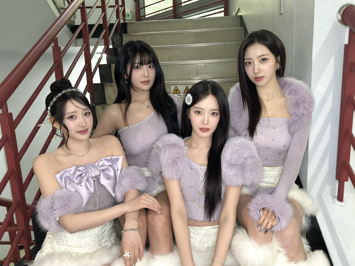 [📷] 260125 SBS 인기가요

오늘은  𝕊𝕦𝕟𝕕𝕒𝕪 ! 그리구 막방🥹
하마키가 함께하는 모든 순간은 해피엔딩 영화이고 동화야✨
그리고 늘 주인공으로 만들어주는 마이키 ! 너무 고마워요💜

#H1KEY #하이키 #ハイキー
#세상은영화같지않더라