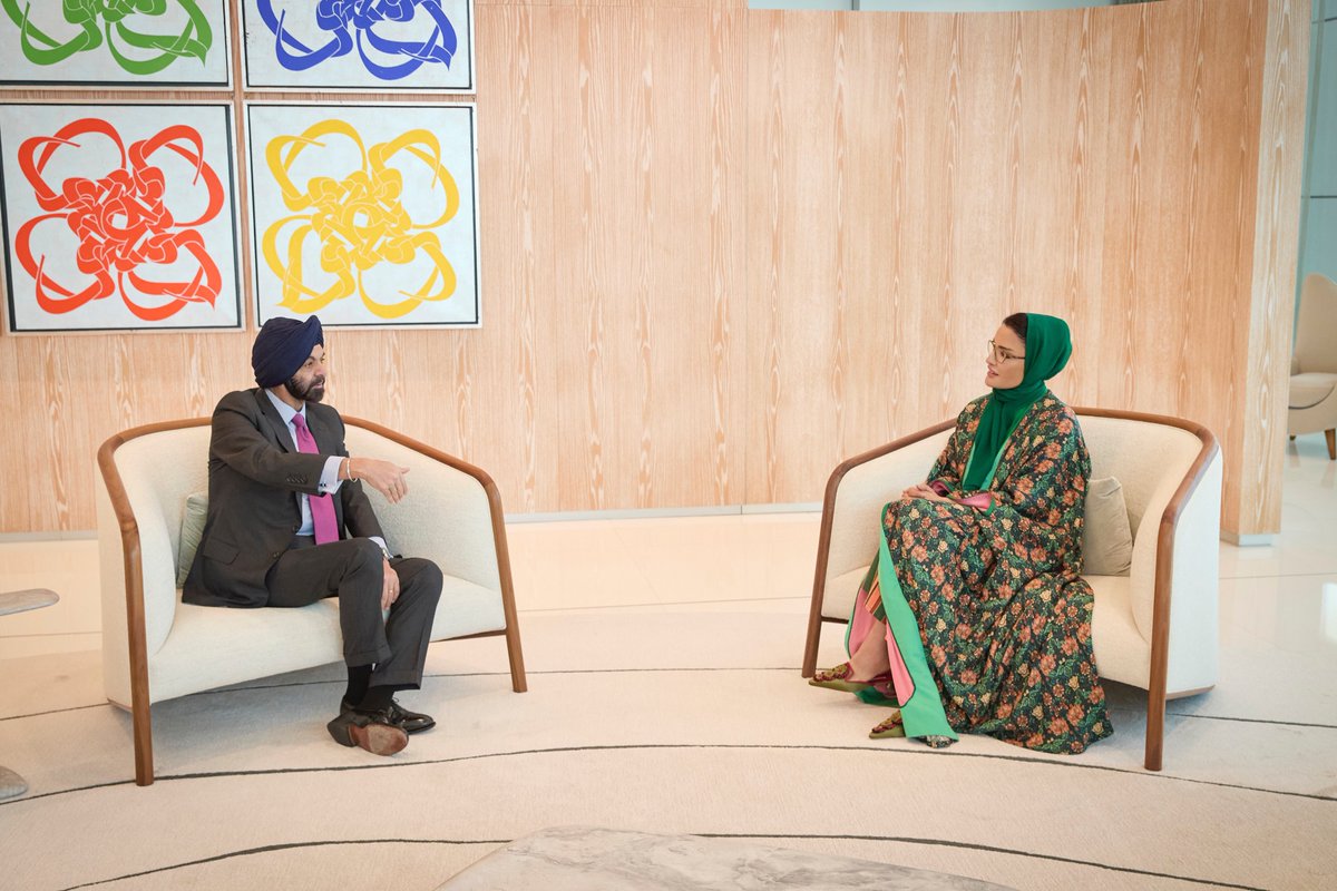 موزا بنت ناصر Moza bint Nasser tweet media