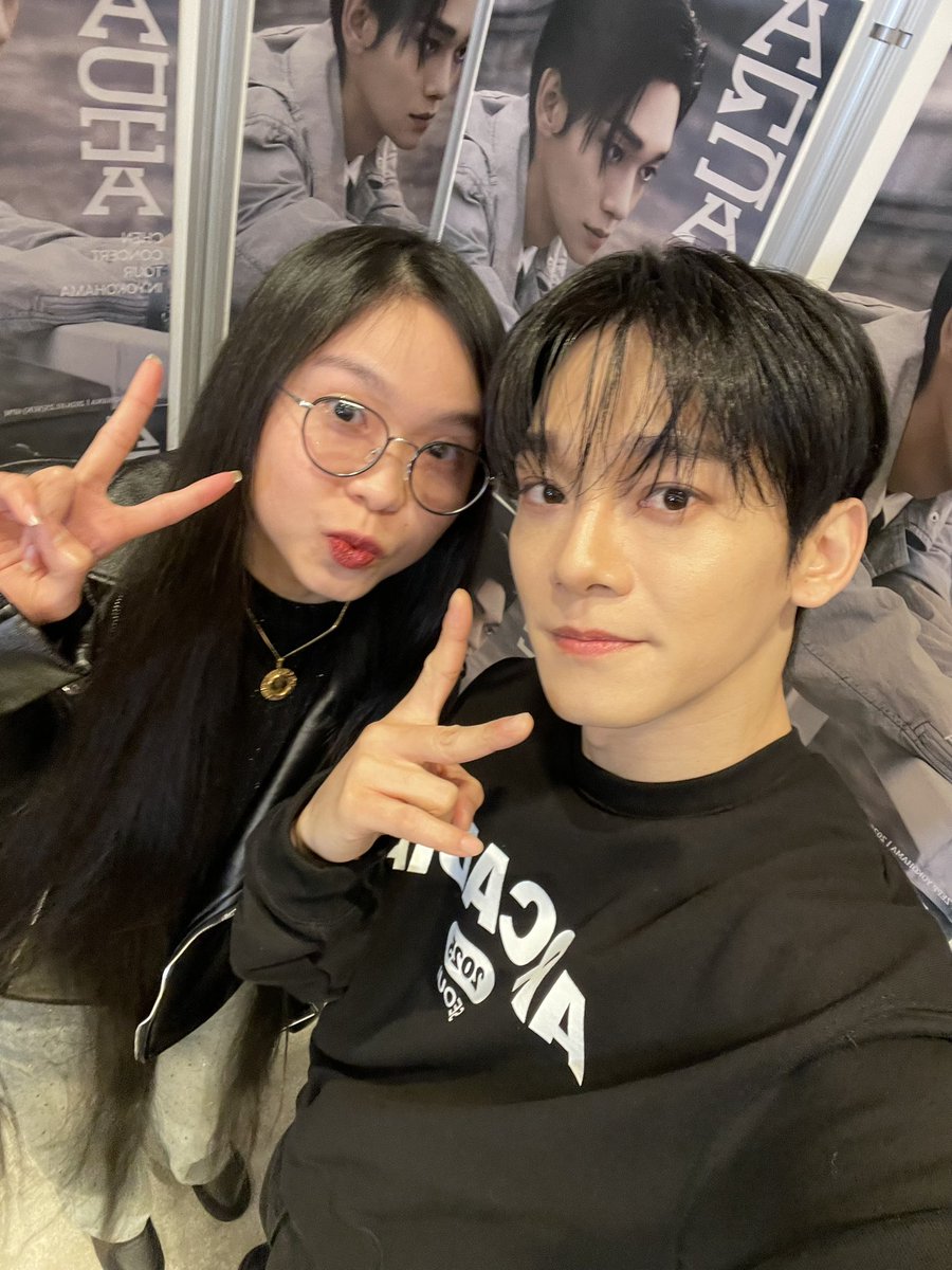 arakimonicaa's tweet image. After nearly 12 years of being an EXO-L, I finally got a photo with one of the people who shaped my teenage years.
Kim Jongdae! Chen of EXO! 🩶
14-year-old Allysa, this is for you! 🥹🩷

#ArcadiaYOKOHAMA
#CHEN_ArcadiaTour 
#CHEN #첸 @CHEN_INB100 @_chen_JP