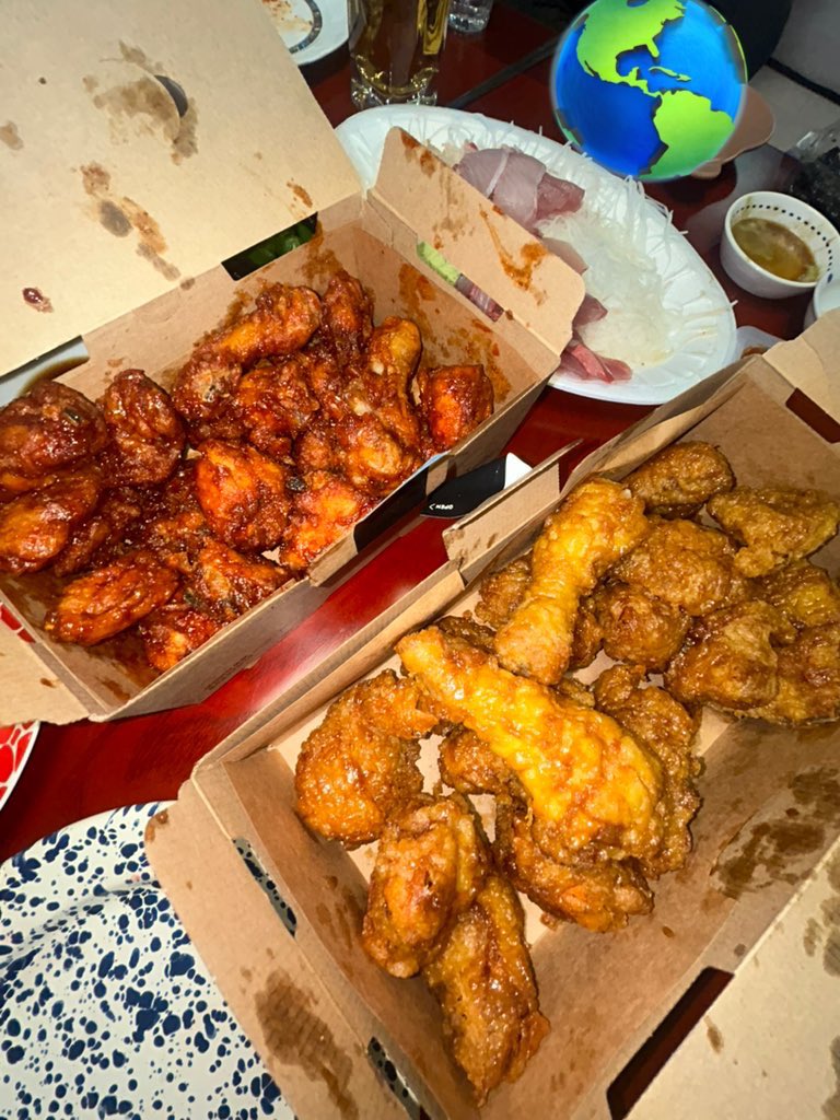 분명외식하고집에들어왔는데
이만큼또먹는것이
가족모임이겟지..