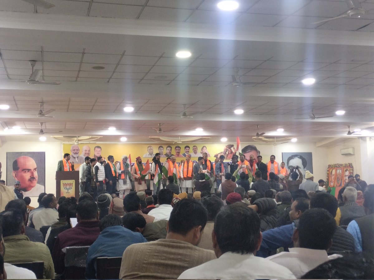 prashant_bjp4mp's tweet photo. रीवा जिले की जी राम जी की  कार्यशाला में भाजपा कार्यालय अटल कुंज रीवा में शामिल हुआ । @BJP4India @DrMohanYadav51 @prahladspatel @Hkhandelwal1964 @rshuklabjp @JansamparkMP 
#bjp4india #bjp4mp #prashantpathakbjp https://t.co/sv4OmZSKmQ