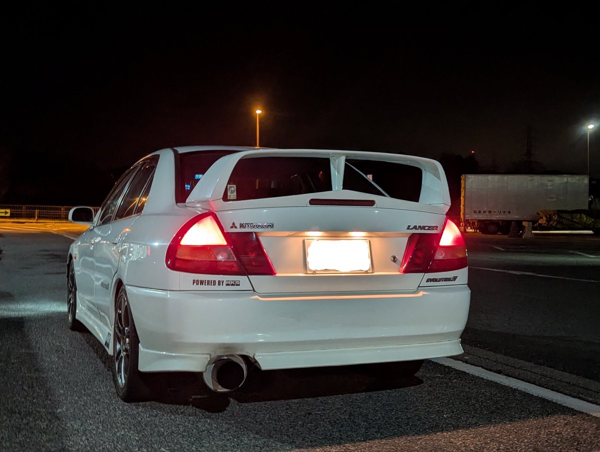 SIRIUS_DASH_4x4's tweet image. そんで今自宅に到着🏠️
土曜の午前中にオイル交換してからお誘いを受けて品川埠頭→首都高→大黒、そして、新たな者達との出会い、大黒からの会館とどろきに行ってカーサブカルへの顔出し👀
今思えば、土曜日の朝6時から起きて一睡もしていない....💦
明日は会社だから寝るとするかねzzz