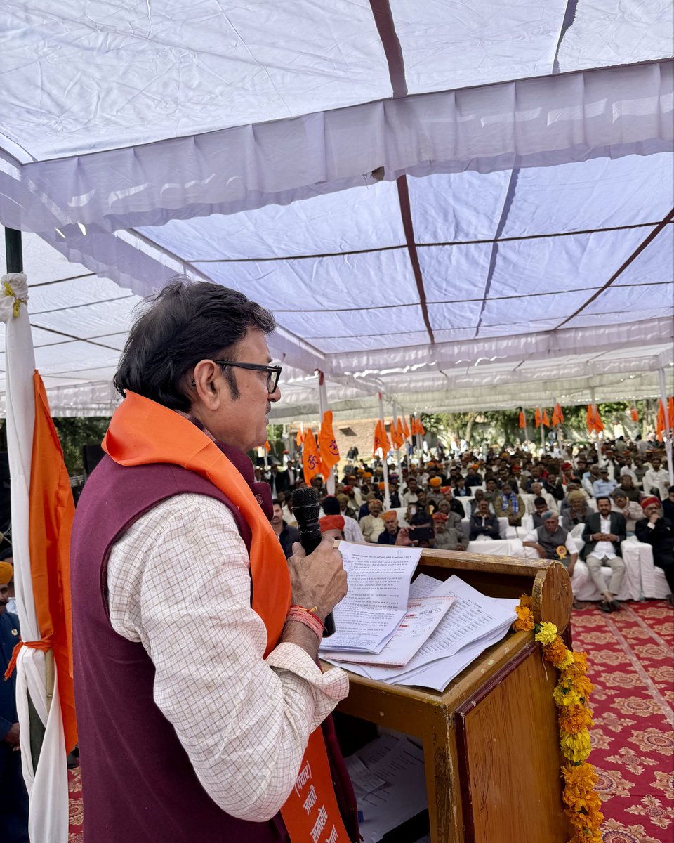 Rajendra4BJP's tweet photo. मारवाड़ राजपूत सभा भवन, पावटा बी रोड़, जोधपुर में आज महाराजाधिराज राजाभोज परमार (पंवार) जयंती समारोह का साक्षी बनने का सौभाग्य प्राप्त हुआ। मैं आयोजकों को धन्यवाद देता हूं जिन्होंने 1 हजार वर्ष पूर्व के शासक परमार वंश के महाराजाधिराज राजा भोज के विस्मृत होते इतिहास को पुनः स्मृति में लाने के लिए एक शानदार आयोजन किया है। आज बहुत बड़ी आवश्यकता है कि हम अपने ऐतिहासिक पुरुषों को इस प्रकार की जयंती के माध्यम से याद करें और उनके ऐतिहासिक पहलुओं को आज की पीढ़ी के सामने लाएं।
