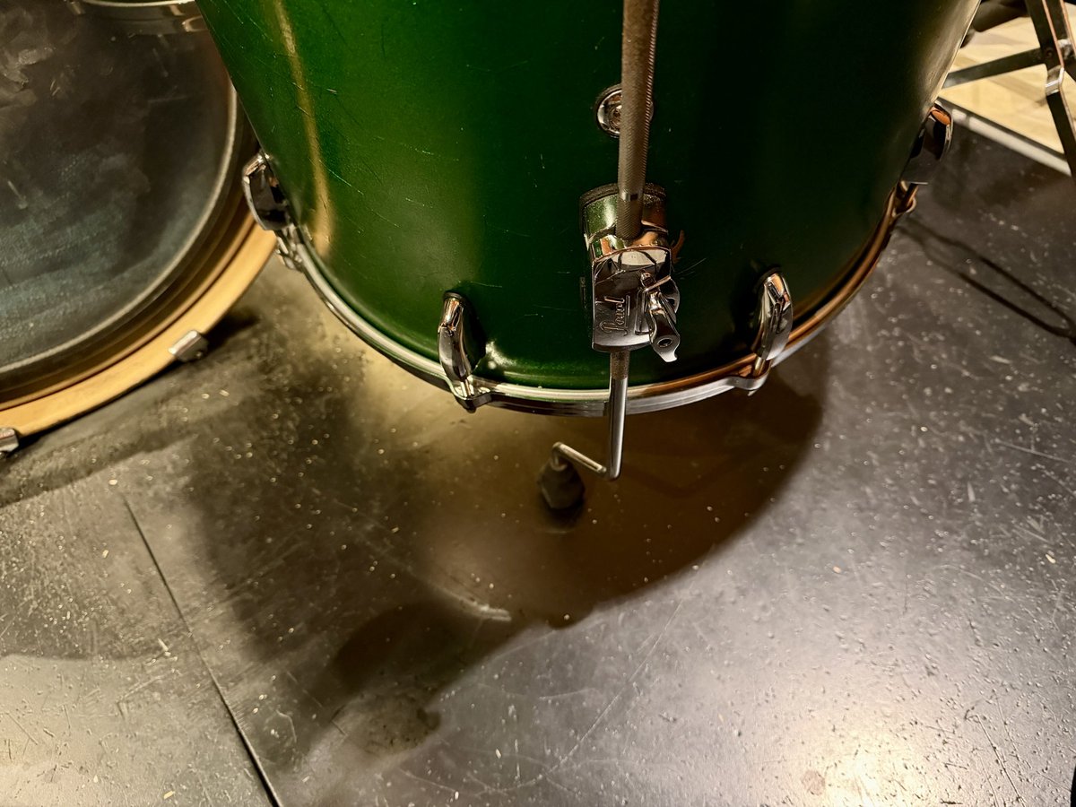 これ ポールシフトが起きて天変地異が起きるやつです・・・演奏中に