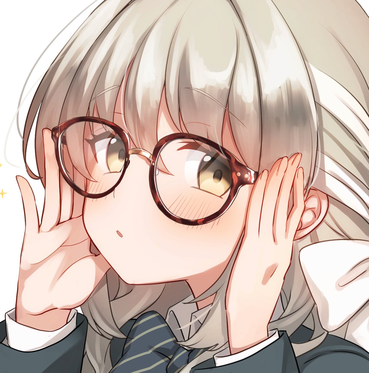 べっ甲のフレームがうまく描けたしお顔がかわいいのでアップでも見てください👓 