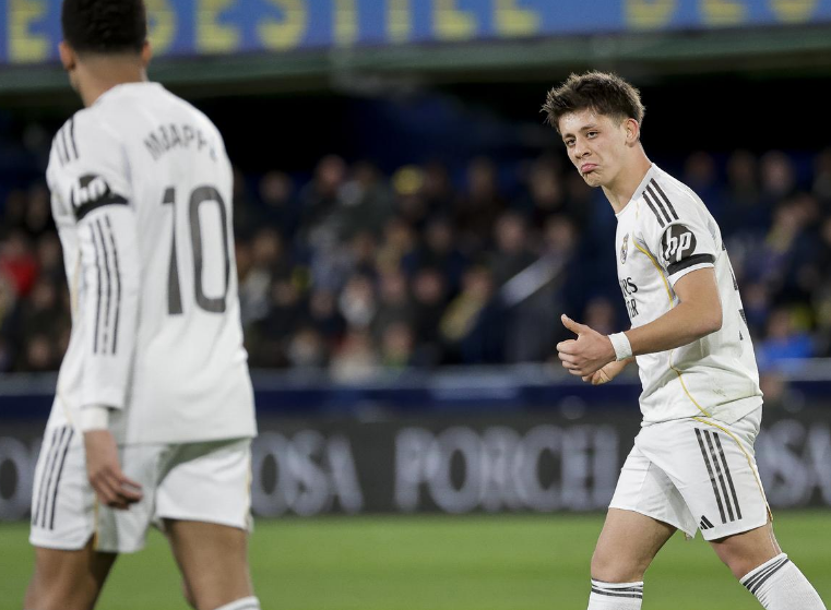 Un chaval con 20 años es 1º en La Liga y 4º en las 5 grandes ligas en pases clave con 52, una media de 3,6 ocasiones creadas por cada 90 minutos.

Los 3 que lo superan (Bruno Fernandes: 62 / 3,4 por 90; David Raum: 57 / 3,2 por 90; Fernando Dimarco: 54 / 3,2 por 90) han jugado