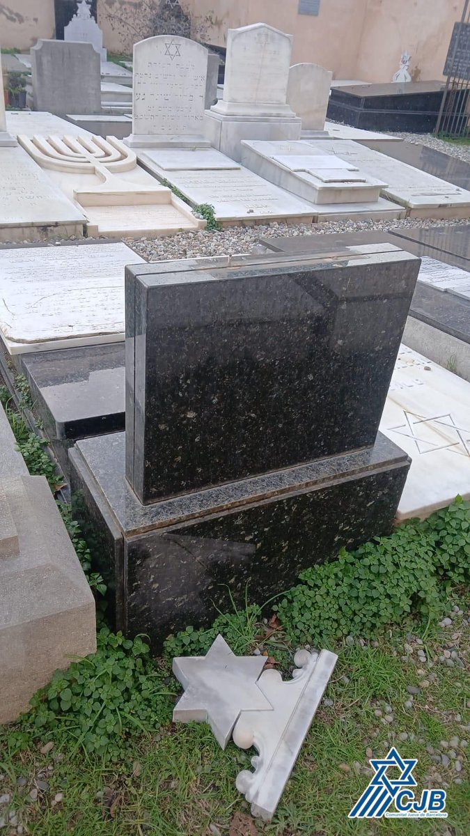 Primer van fer pintades a locals jueus. 
Després van assenyalar l’escola jueva 
Ara destrueixen tombes jueves. 
Alcalde <a href="/jaumecollboni/">Jaume Collboni</a> què serà el següent? Espereu una tragèdia per actuar?

#Antisemitism