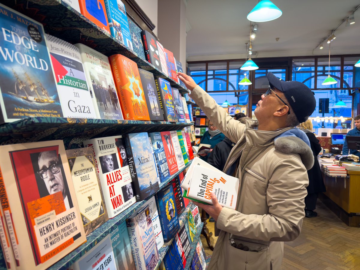 tzafrul_aziz's tweet image. Untuk bedah buku seterusnya, nak pilih yang mana dulu?

The Doom Loop – tentang bagaimana orde ekonomi dunia makin tak stabil,

atau 

The Overthinker’s Guide To Making Decisions – panduan buat keputusan tanpa overthinking?

#TZA #BangsaMembacaBangsaBerjaya #BacaBinaInsan
