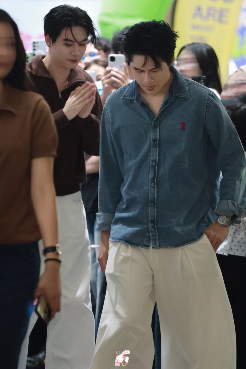 lily_flowerpot's tweet image. แทบทุกรูปมีแต่รูปแสงน้อย มืดๆ แต่ไม่เป็นไร ((เสียงพี่เกด))เสียเซลฟ์มั้ย บอกตรงๆว่าไม่ ถ้าพี่งัด(แสง)ออกมาขนาดนี้แล้วอ่ะ 5555555