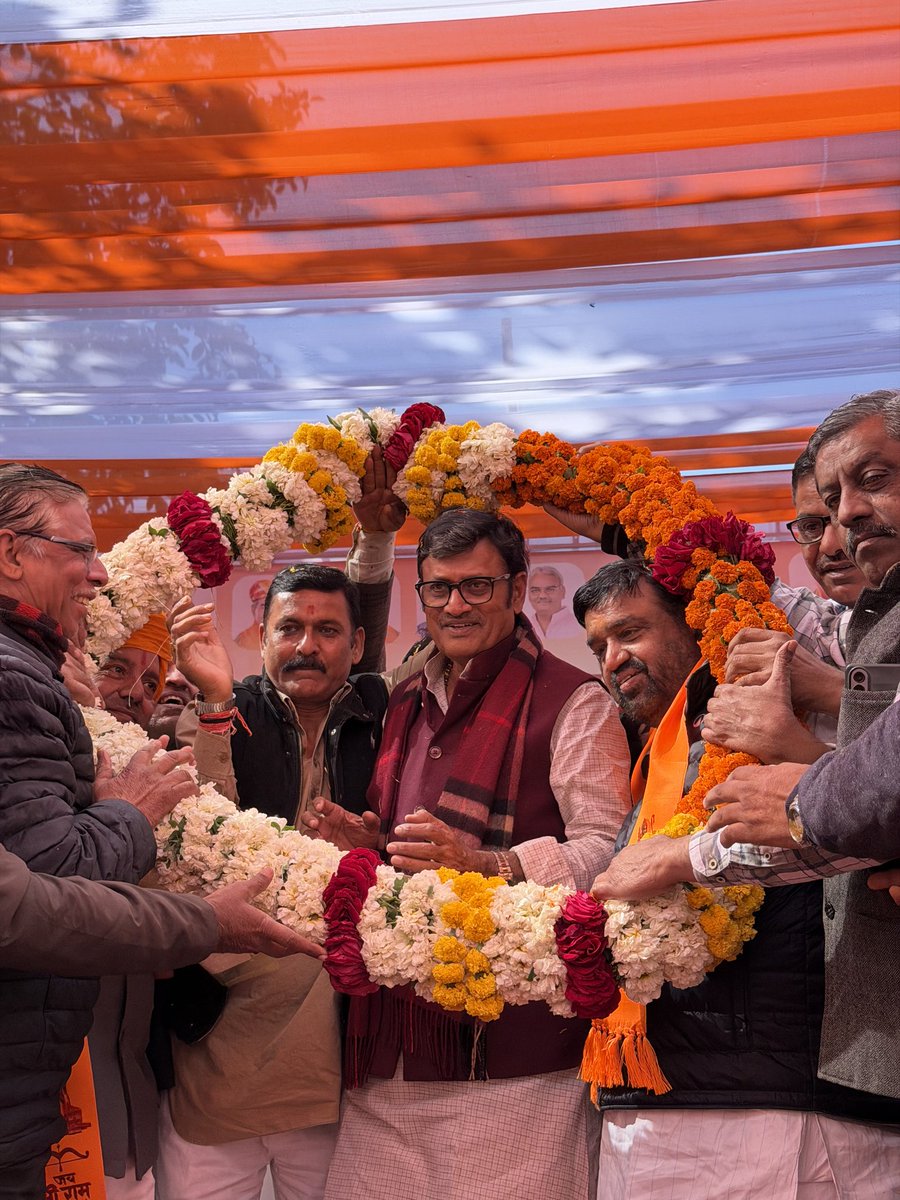 राज्य में भाजपा सरकार के दो वर्ष पूर्ण होने के उपलक्ष्य में आज सरदारपुरा विधानसभा क्षेत्र, जोधपुर में करीब 2200 लाख रुपये की लागत से होने वाले विभिन्न विकास कार्यों का शिलान्यास एवं उद्घाटन किया। यह कार्य क्षेत्र के समग्र विकास, बुनियादी सुविधाओं के विस्तार और जनकल्याण को नई गति